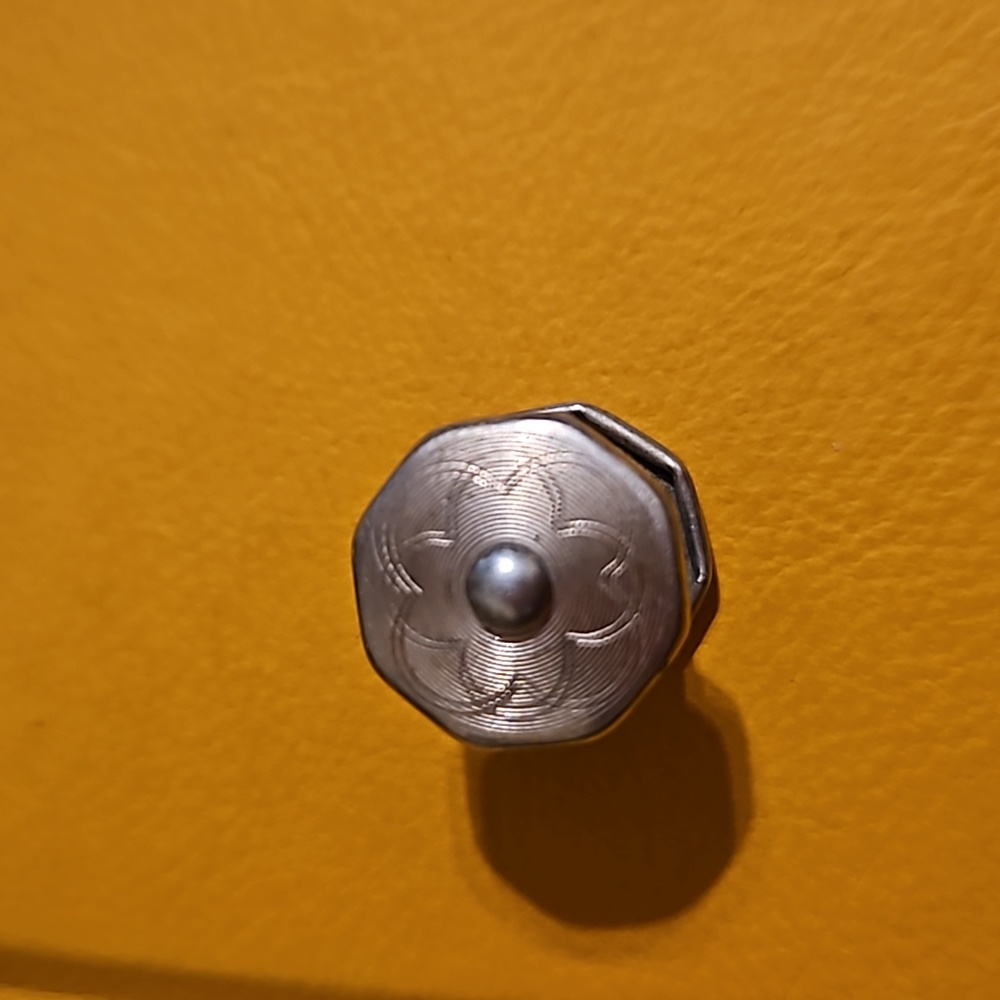 Lot of Cufflinks ..Assorted - Picture 14 of 14